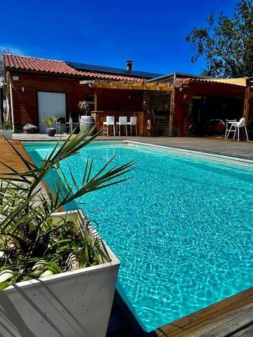 Maison de campagne pour 15 personnes, avec vue ainsi que jardin et piscine, animaux acceptés à Lavelanet