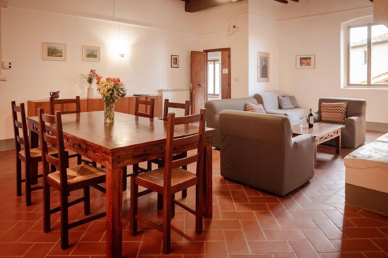 Appartement de vacances entier, Spacious apartment with 3 bedrooms and 3 bathrooms in Reggello, Valdarno