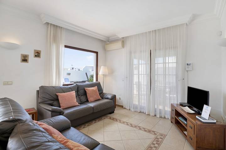 Villa Casa Calma mit Bergblick, Pool und WLAN in Playa Blanca, Yaiza