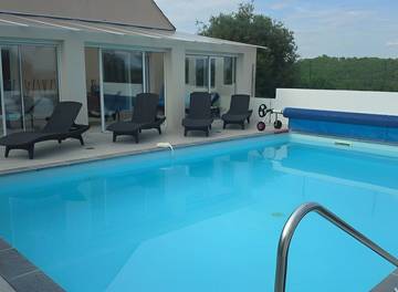 Gîte pour 8 personnes, avec piscine ainsi que terrasse et jardin à Saint-Crépin-et-Carlucet
