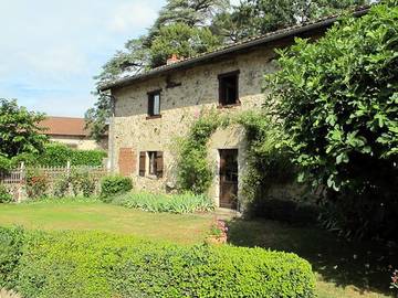 Gîte pour 8 personnes, avec jardin ainsi que terrasse et vue sur le lac à Royères