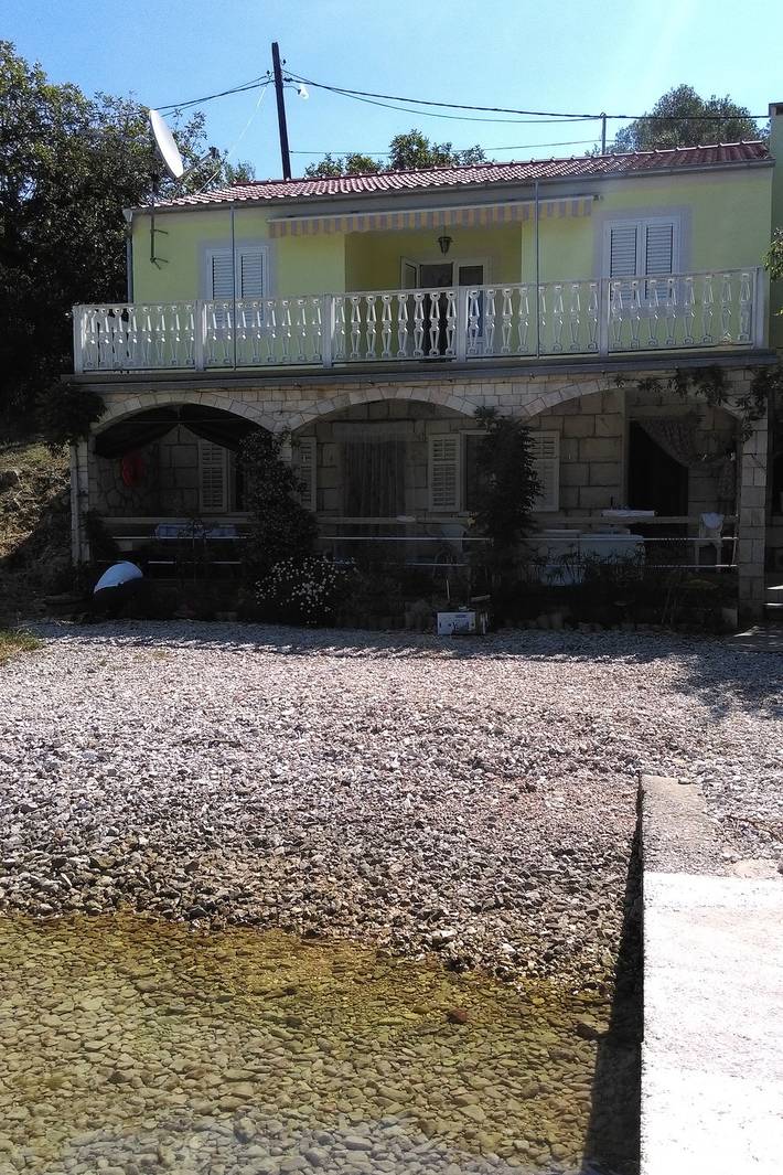 Ganze Wohnung, 3-Zimmer-Ferienwohnung am Strand Bucht Rogacic, Vis A-2460-a in Split-Dalmatien