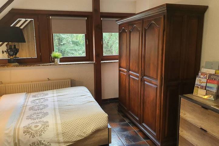 Gîte pour 2 personnes, avec terrasse ainsi que jardin et piscine à Soultzeren - 3