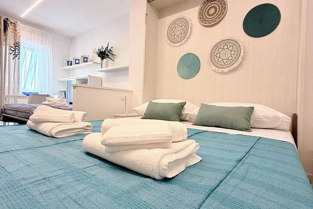 Appartement entier, Angolo Azzurro Holiday Home | Beach 500 m away, Wi-Fi, Free Parking ⭐ in Silvi Marina, Silvi
