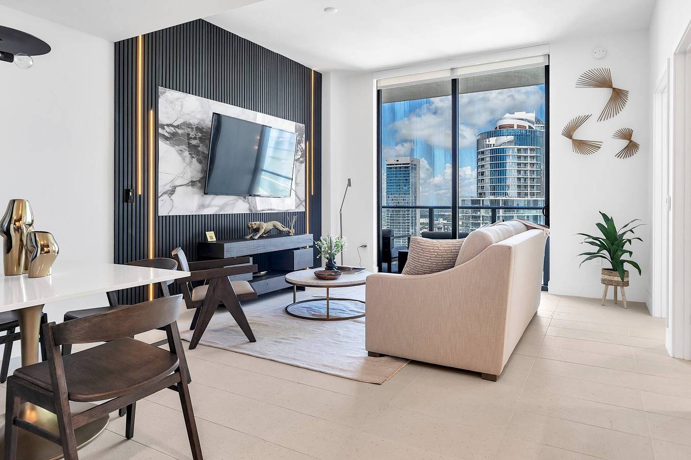 Entire apartment, Luxury 1Br Penthouse, Bay & City Views Downtown in Miami, Florida