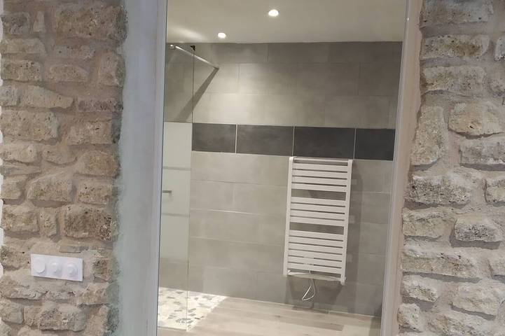 Location de vacances pour 2 personnes, avec Terrasse ainsi que Jardin et Piscine à Crestet - 4