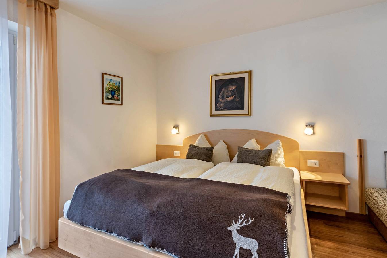 Appartamento intero, Appartamento "Anemome- Sonnleitn" con vista sulle montagne, Wi-Fi e balcone in San Pietro in Valle, Laion