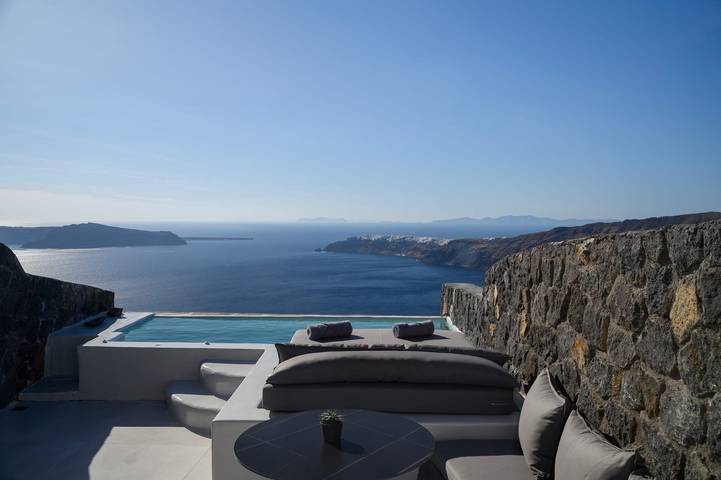 Casa de vacaciones para 2 personas, con piscina además de vistas al mar y balcón en Imerovigli