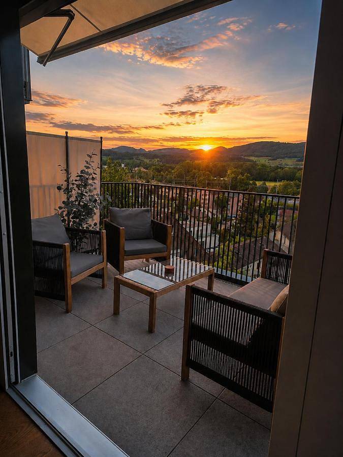 Ferienwohnung für 4 Personen, mit Balkon und Terrasse sowie Ausblick im Aargau
