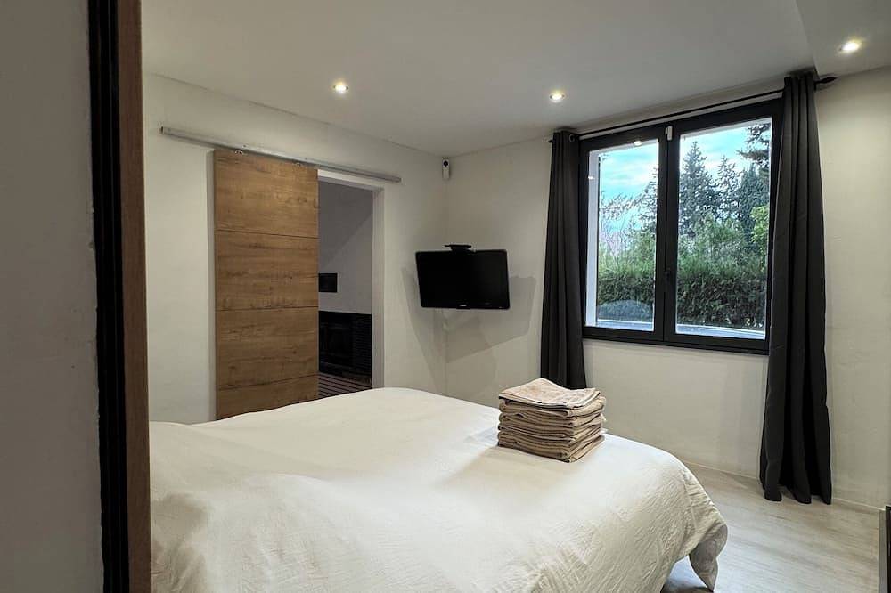 The house under the trees in Carpentras, Vaucluse