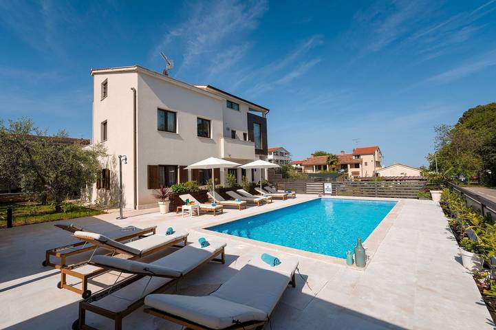 Ferienwohnung für 4 Personen, mit Pool und Garten sowie Balkon, kinderfreundlich in Funtana - 2