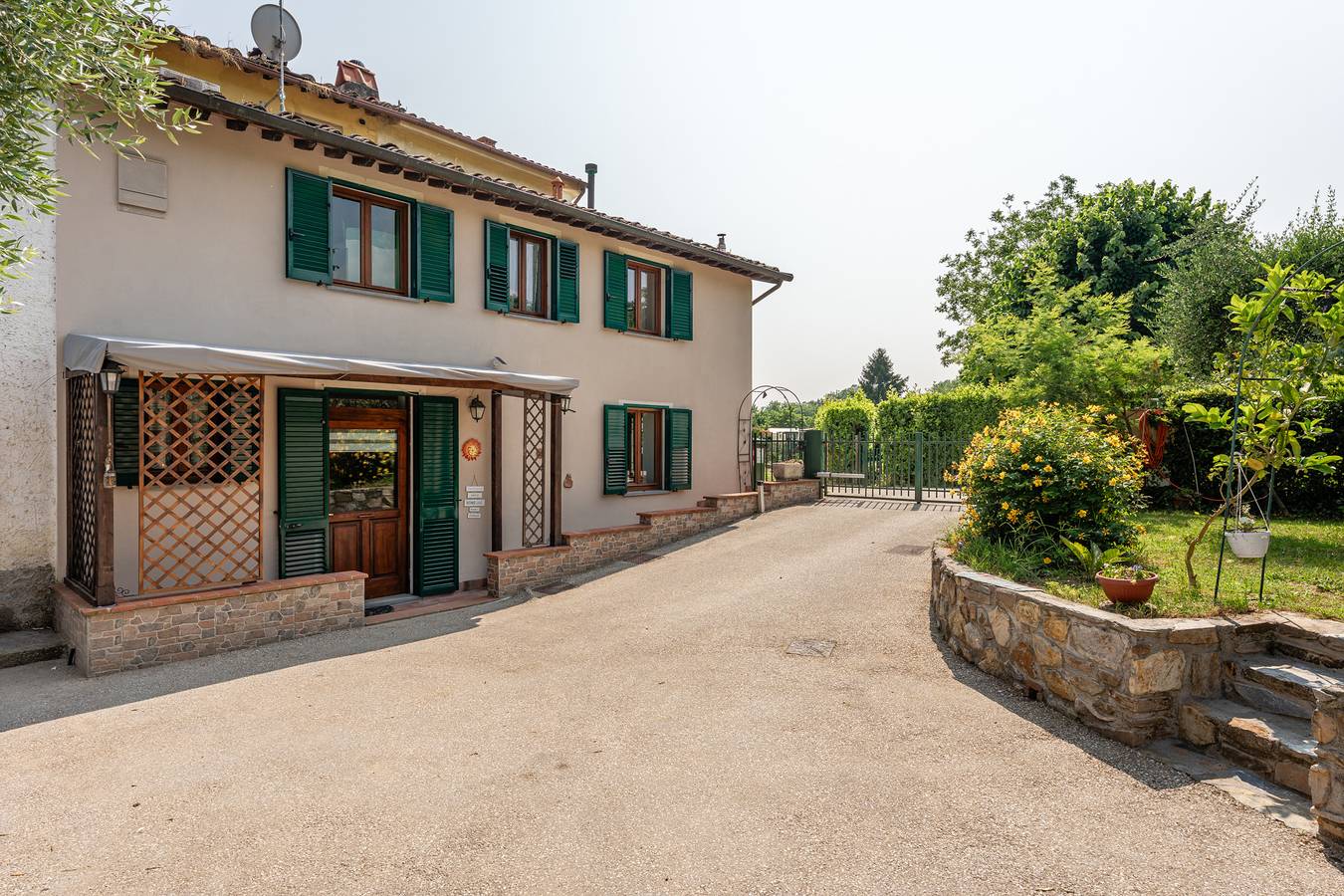 Holiday Home 'L'Olivo' with Private Pool, Private Garden and Wi-Fi in Capannori, Colline Lucchesi