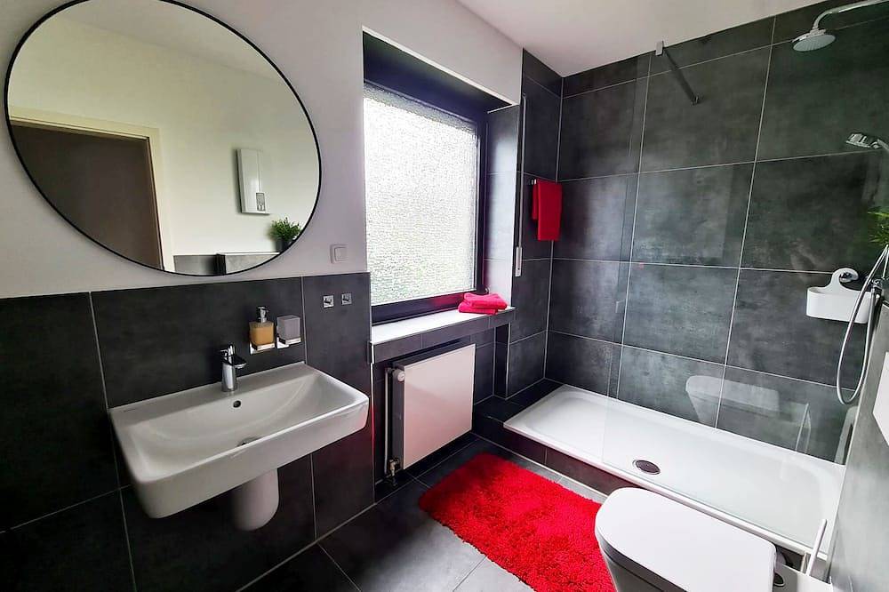 Renovierte Doppelhaushälfte in bester Lage mit eigener Terrasse in Bottrop, Ruhrgebiet