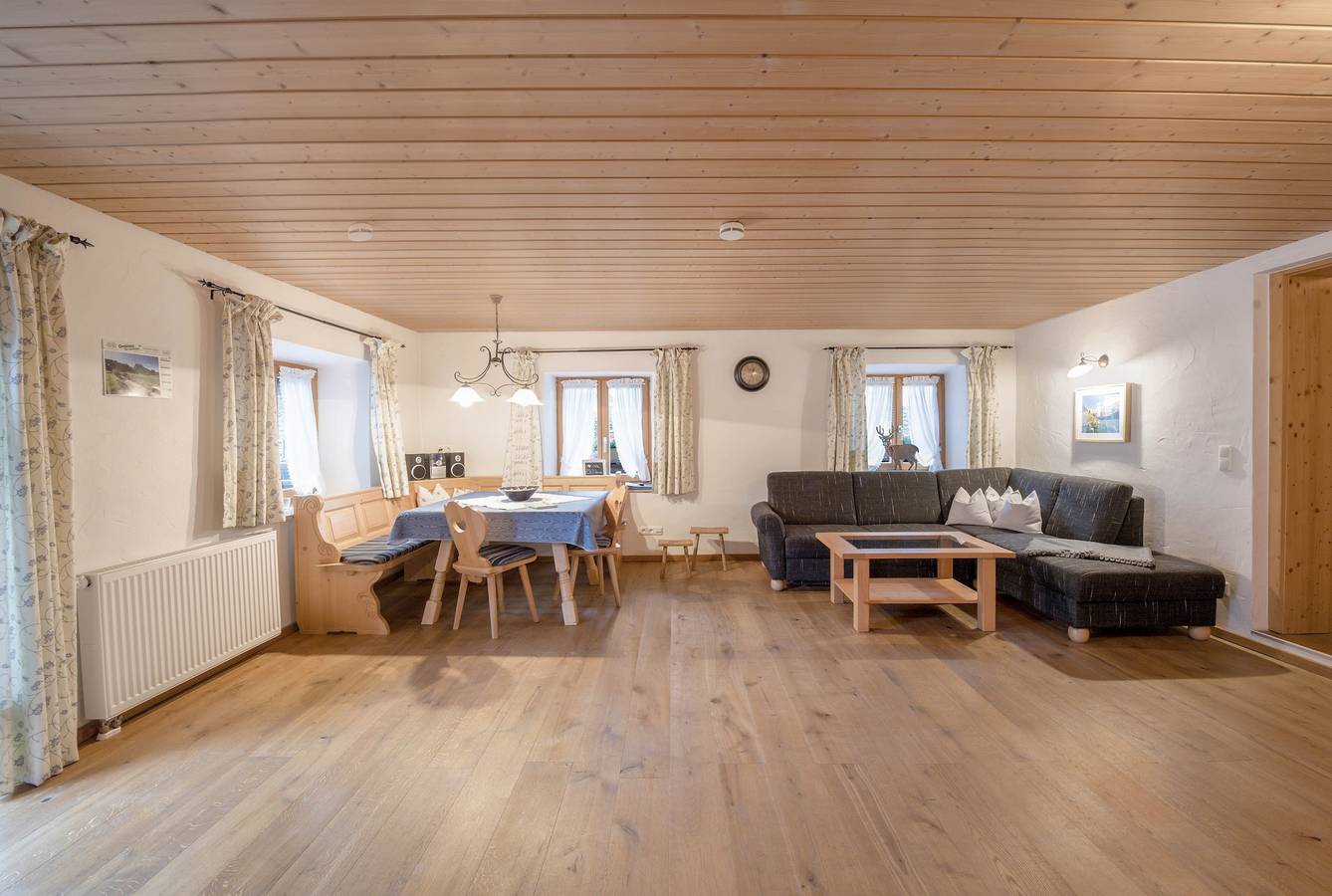 Ganze Wohnung, Ferienwohnung Waxenstein mit Balkon, Bergblick und Wlan in Grainau, Eibsee
