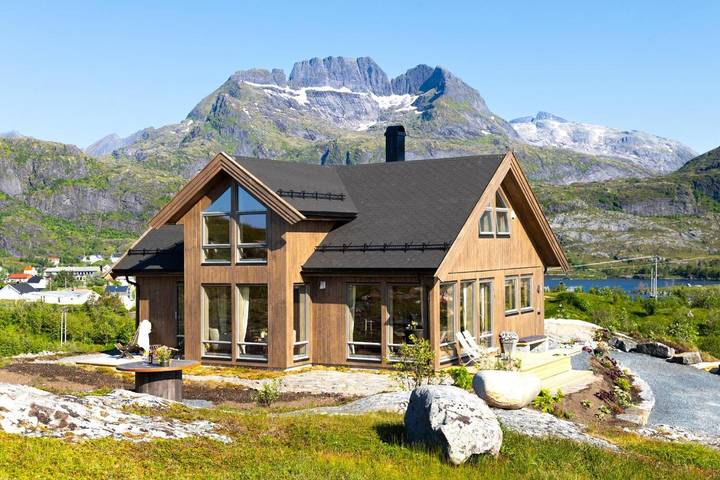 Gîte pour 6 personnes, avec Terrasse et Jardin ainsi que Sauna et Vue sur le lac dans Moskenes