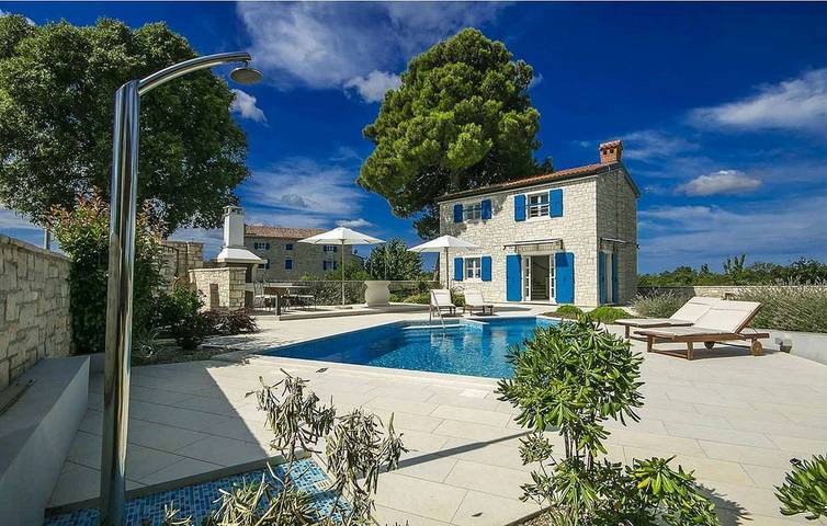 Traumhafte istrische Steinvilla mit Privatpool, Hydromassageecke, Aussendusche, Bbq in Sveti Lovreč Pazenatički, Zentralistrien