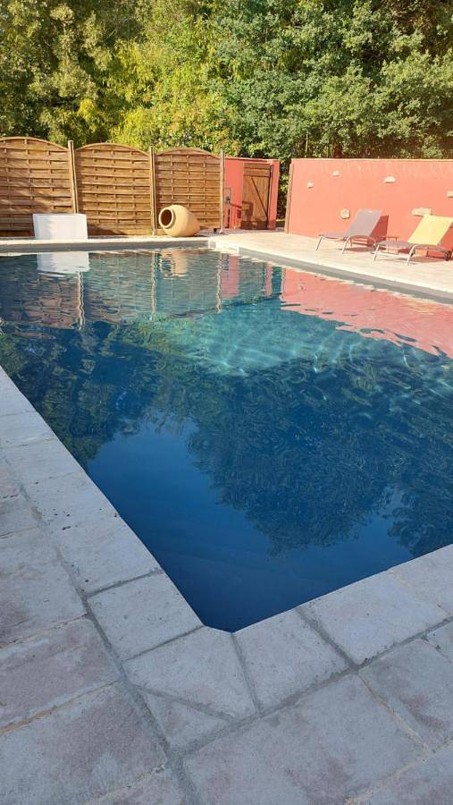 Gîte pour 3 personnes, avec vue ainsi que piscine et jardin à Bruniquel