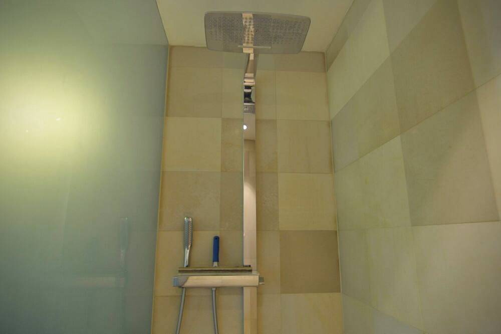 Ganze Wohnung, Romantisches Studio am Waldesrand mitgartensauna in Schwarz, Mecklenburgische Seenplatte