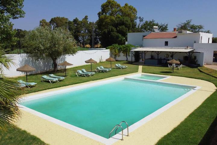 Casa rural para 30 personas, con Terraza y Jardín además de Piscina y Vistas en Humilladero