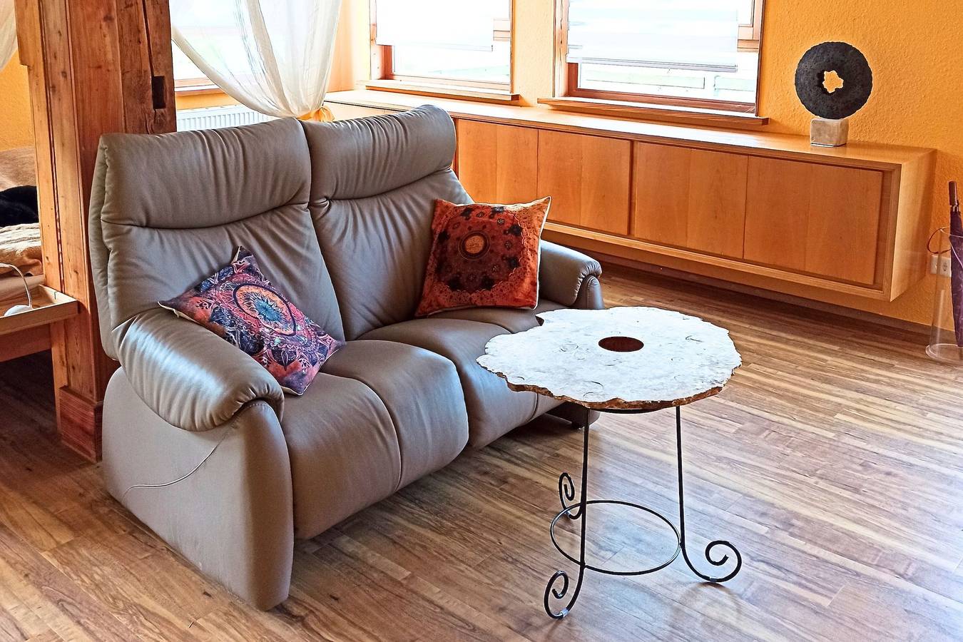 Ganze Wohnung, Ferienwohnung 'Sonnenzimmer' mit privater Terrasse und Gemeinschaftsgarten in Bad Waldsee, Region Bodensee-Oberschwaben