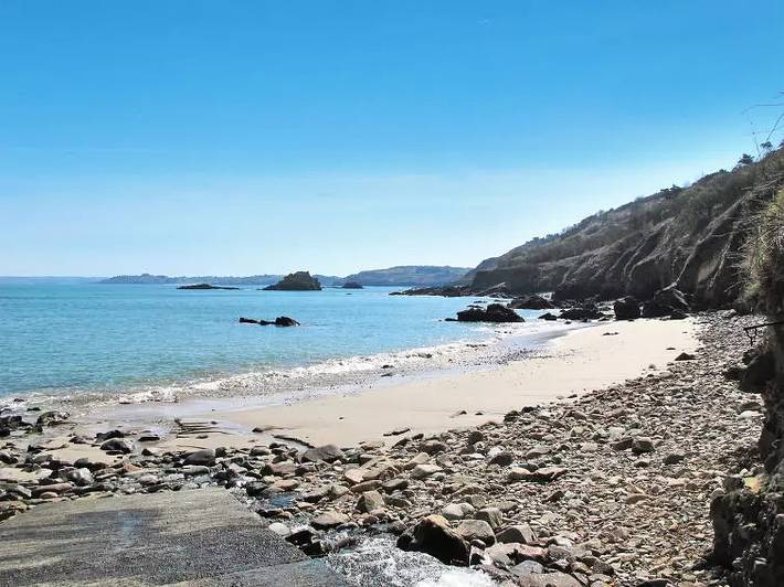Location de vacances pour 6 personnes, avec Terrasse ainsi que Jardin et Piscine à Guimaëc