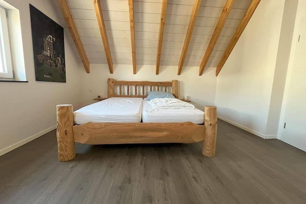 Jonis-Ferienhaus - Ferienhaus, Dusche oder Bad, Wc, 3 Schlafräume in Kümbdchen, Hunsrück