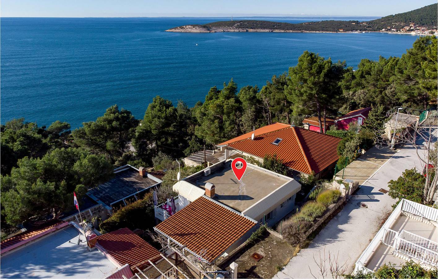 Gemütliche 105 m² große Wohnung mit WLAN, Küche und Terrasse, 2 km vom Strand entfernt in Martinscica, Cres