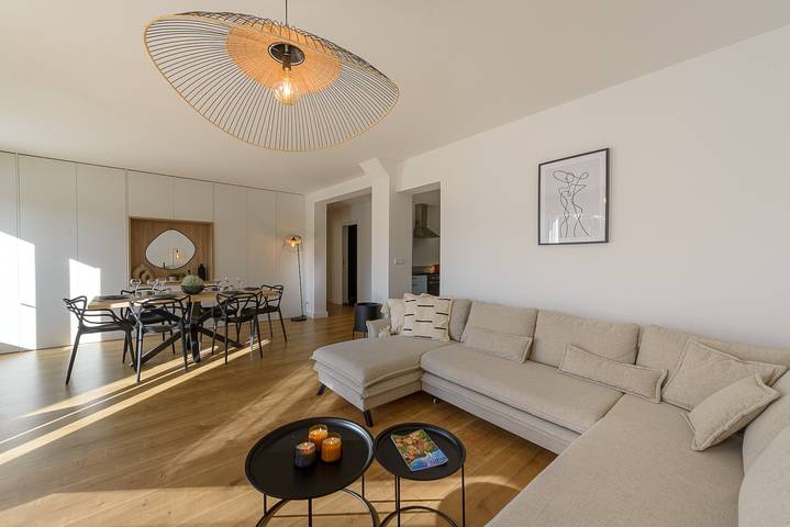 Gîte pour 4 personnes, avec Terrasse ainsi que Piscine et Vue sur le lac à Veyrier-du-Lac