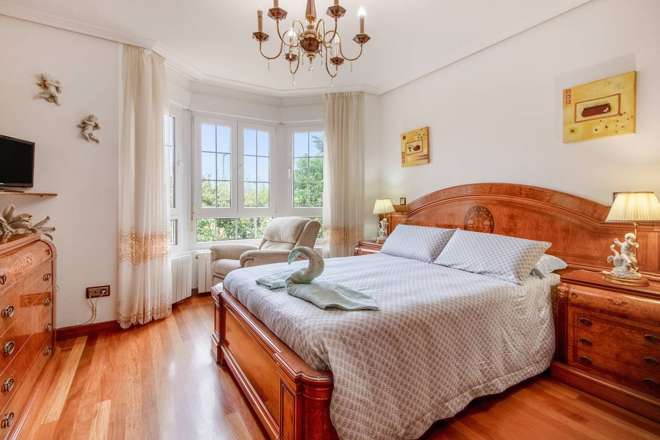 'Alojamientos Marte Habitación 2' con terraza y jardín Compartidos in Torrelavega, Costa de Cantabria