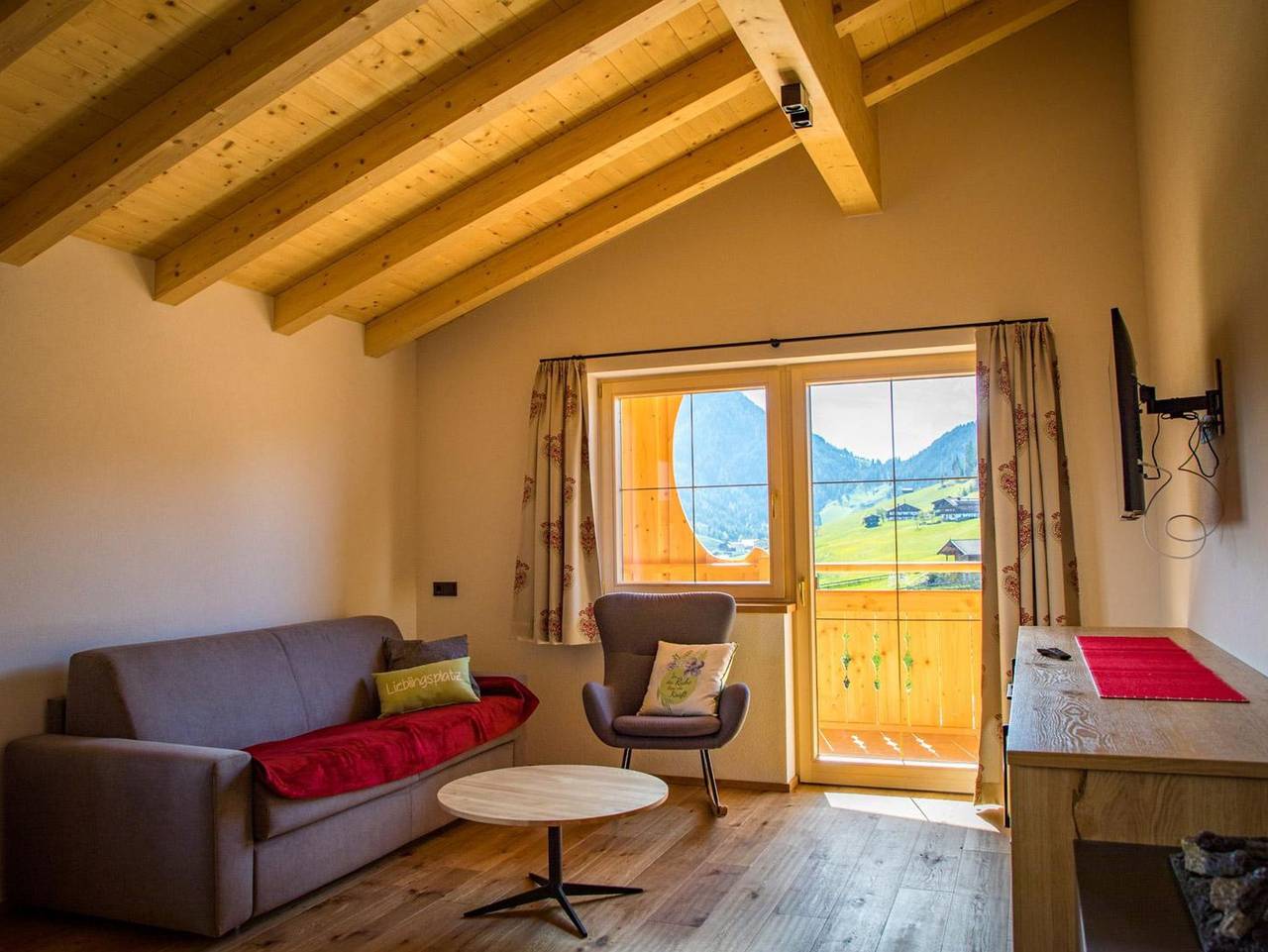 Ganze Ferienwohnung, Sonnenappartements Madlstatthof - Bergromantik -Dachgeschoß Wohnung Kurzurlaub in Thierbach, Wildschönau