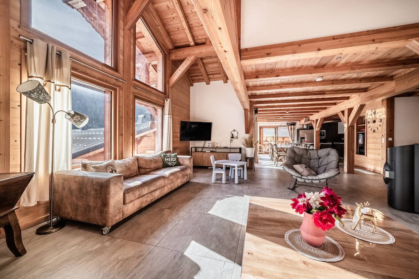 Chalet 'Heidi - Chatel' avec vue sur les montagnes, terrasse privée et Wi-Fi in Chatel, Les Portes du Soleil