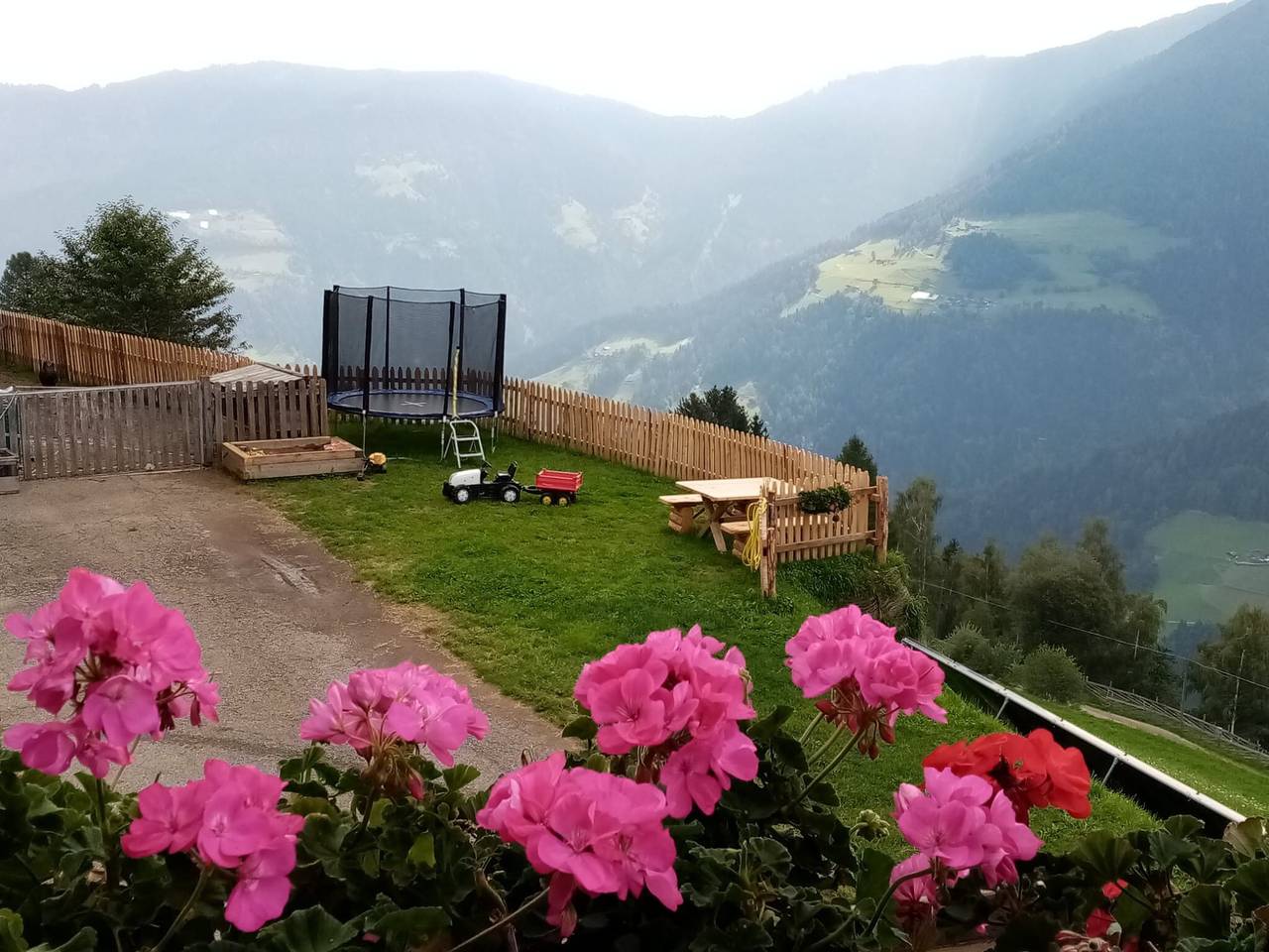 Bauernhaus „Ferienwohnung Pendlhof“ mit Bergblick, Gemeinschaftsgarten und Wlan in St. Pankraz, Ortleralpen