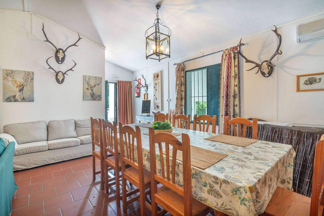 Villa « La Blanca de Aroche » : vue montagne, piscine privée et Wi-Fi in Aroche, Sierra de Aracena