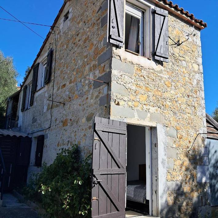 Location de vacances pour 2 personnes, avec Terrasse et Jardin ainsi que Piscine et Vue à Peillon