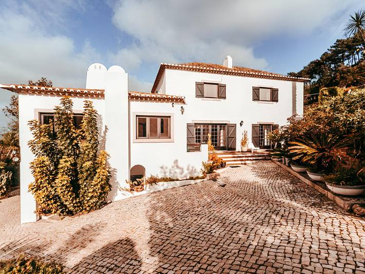 Location de vacances pour 7 personnes, avec terrasse et piscine dans Mem Martins