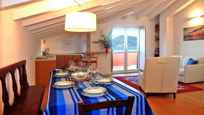 Ferienwohnung für 6 Personen, mit Balkon und Terrasse sowie Garten und Pool