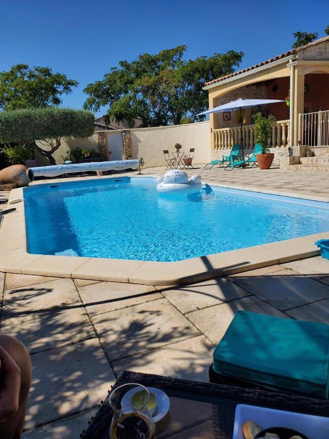 Location de vacances pour 4 personnes, avec vue ainsi que piscine et jardin à Arpaillargues-et-Aureillac - 3