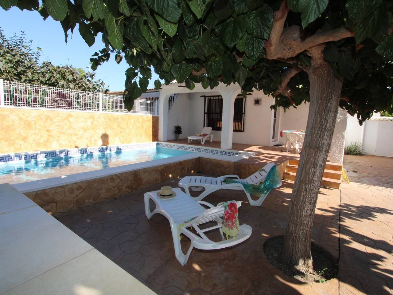 Maison de Vacances Idéale avec Wifi Gratuit, Clim en Option, Plage et Animaux Admis, Proche de la Mer in Riumar, Delta de l'Ebre
