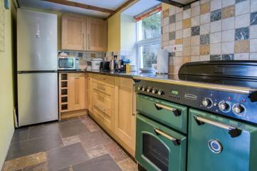 Log Cabin for 7 People in Three Cliffs Bay, Swansea region, Photo 4