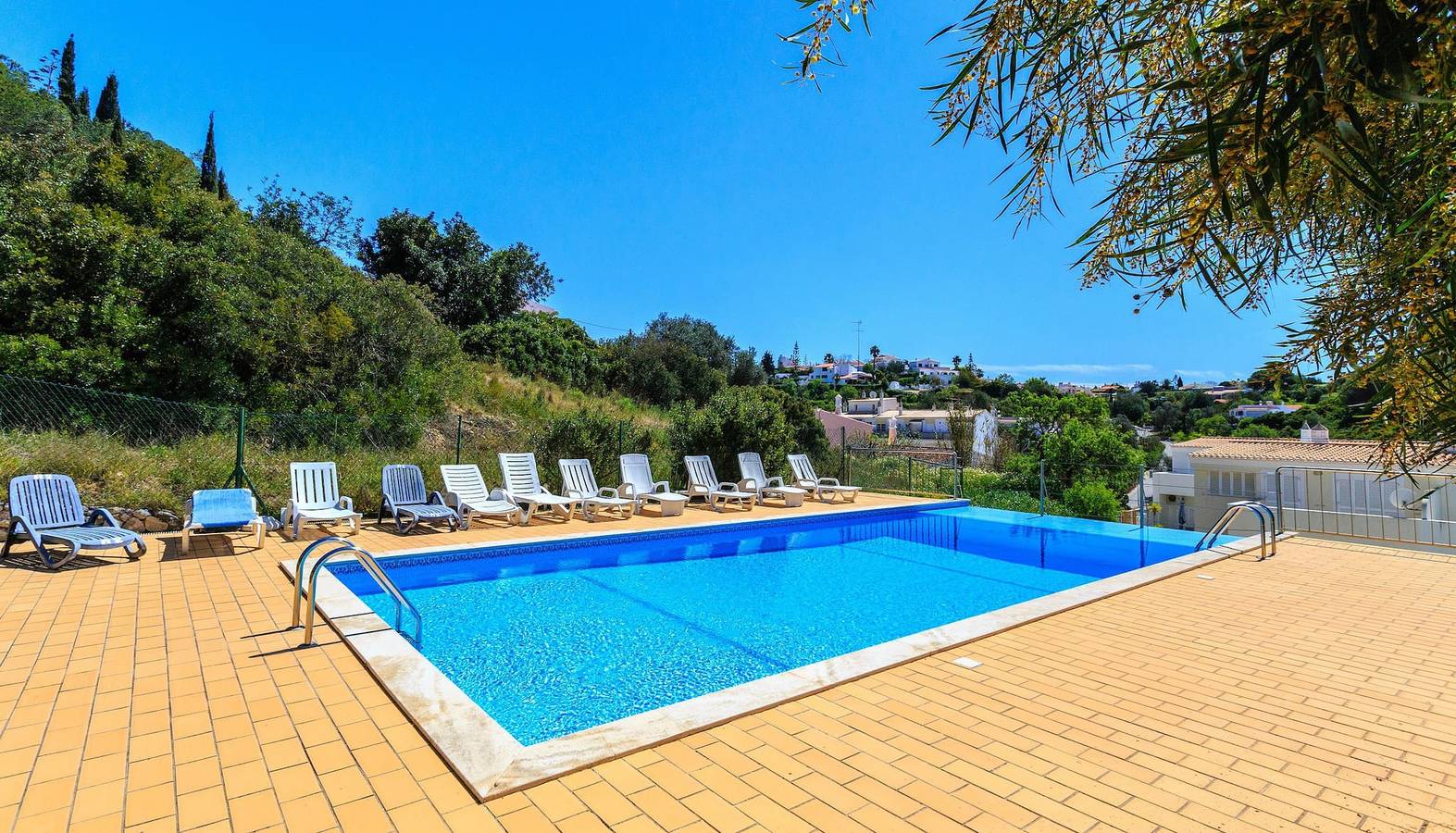 6a Fabrica velha  · Beautiful house + pool walking in Carvoeiro, Lagoa