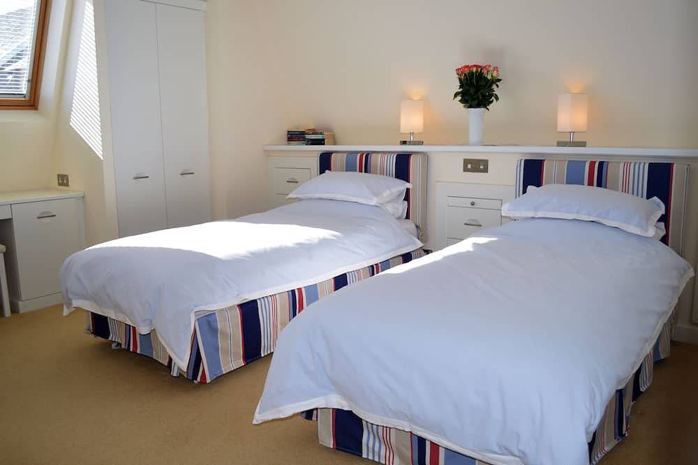 Waterside Villa, Uferlage mit 22m Balkon, 5 Bäder, 8 Personen in Tighnabruaich, Argyll & Bute