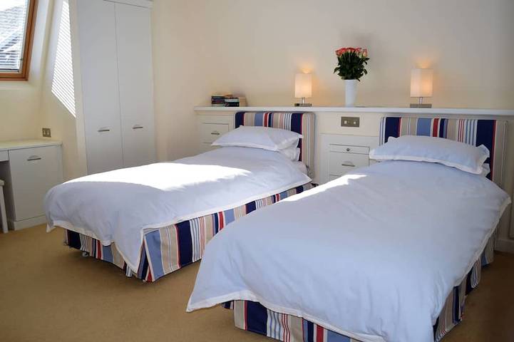 Waterside Villa, Uferlage mit 22m Balkon, 5 Bäder, 8 Personen in Tighnabruaich, Argyll & Bute
