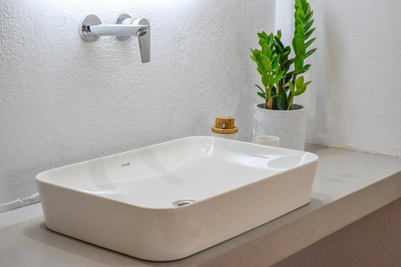 Deluxe Suite with Spa Bath in Troulos, Sporades