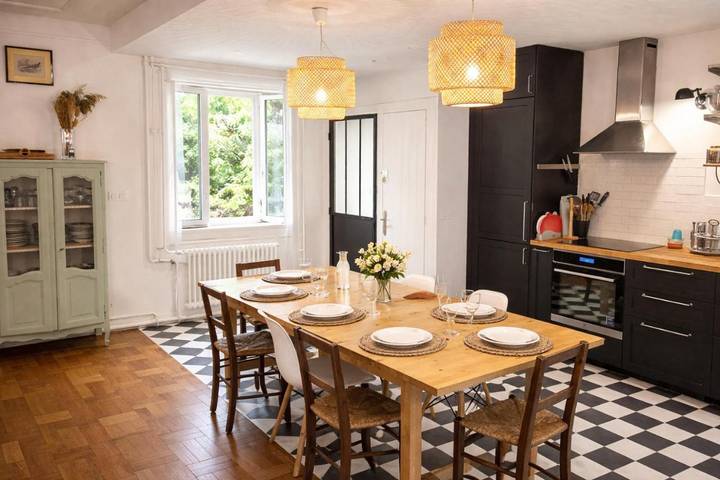 Gîte pour 8 personnes, avec vue et jardin, animaux acceptés à Bailleau-Armenonville