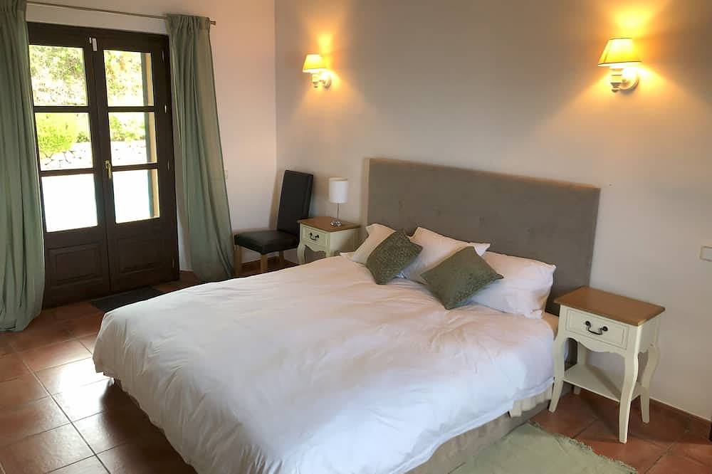 Fabulous 4-bedroom sea view villa with Pool, Ac, Wifi in beautiful Deià in Deià, West Majorca