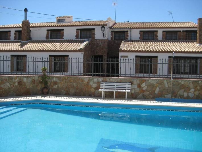 Casa rural para 29 personas, con Terraza y Jacuzzi además de Piscina y Sauna en Comarca de Baza
