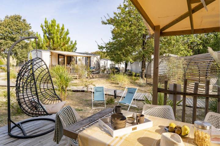 Camping pour 6 personnes, avec terrasse ainsi que piscine et jardin, animaux acceptés à Soulac-sur-Mer - 2