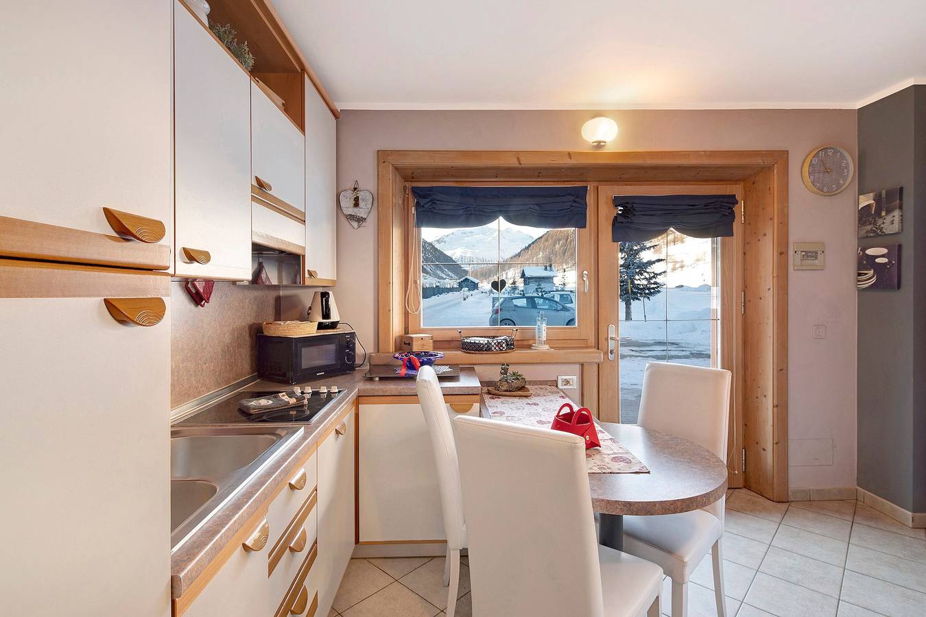 Appartamento intero, Baita del Sole Appartamento 1 con vista montagne, Wi-Fi, terrazza e giardino in Livigno, Valtellina