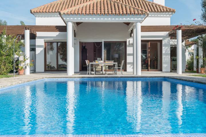 "Villa Lavanda" with pool, Wi-Fi, terraces and garden in Benalup-Casas Viejas, Costa de la Luz