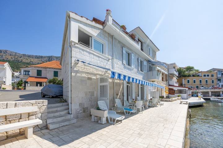 Appartement entier, Appartement Anita & Mateo A3 : vue mer, Wi-Fi et climatisation in Dugi Rat, Omiš-Riviera